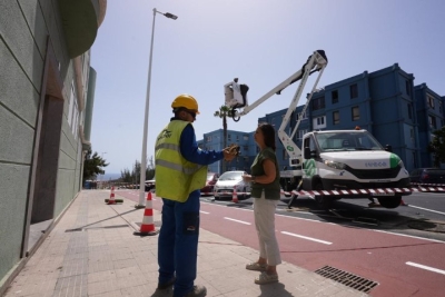 Alumbrado continúa la renovación de las luminarias en Jinámar