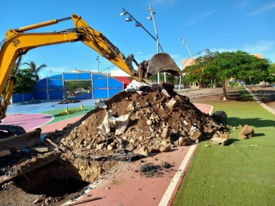 El Ayuntamiento acomete las calicatas que determinarán el alcance del socavón del Parque Multifuncional de El Tablero