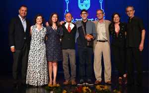 Guía rinde homenaje a Paco Castellano, cofundador de la Escuela de Actores de Canarias, durante el VI Encuentro de Creadores Guienses