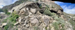 Un desprendimiento de grandes dimensiones en Barranco Hondo obliga a cortar el tráfico en la GC-223