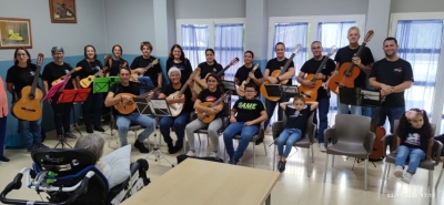 La Escuela de Folclore &#039;La última y nos vamos&#039; ofrece una actuación en el Centro de Día para mayores y Residencia de Barrial