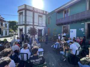 Flores, poemas y una representación teatral para conmemorar el 140 aniversario del nacimiento del poeta Tomás Morales