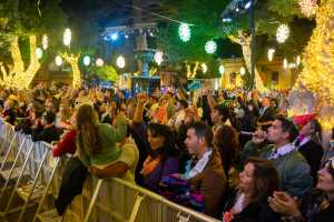 Gáldar da la bienvenida al 2025 con una noche multitudinaria en la Plaza de Santiago con la TV Canaria como testigo