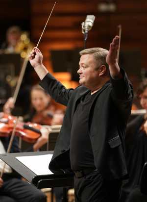 Mikko Franck dirige la Sinfonía nº 7 de Bruckner en su debut con la Orquesta Filarmónica de Gran Canaria