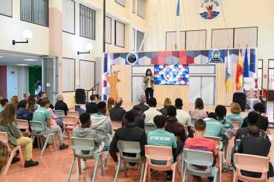 Darias conoce el proyecto ‘Identidad Vecinal’ en el CIFP Tony Gallardo de La Isleta