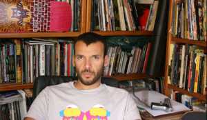 ‘Saquen sus muertos’, la novela gráfica basada en la última obra de Claudio de la Torre que mezcla muchos géneros