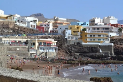 La Bahía de Sardina renueva por séptimo año consecutivo la Bandera Azul