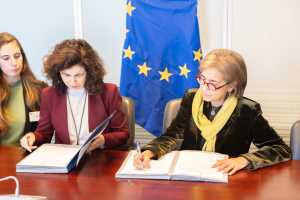 Matilde Asián firma un convenio con la CE para culminar el trabajo de concertación de fondos en el marco del MAC