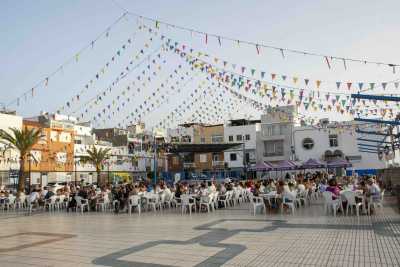 Bonito para todos: 400 kilos en el asadero popular de las Fiestas del Carmen de Arguineguín