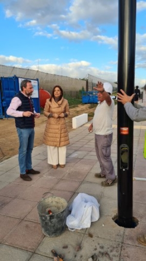 Arranca la instalación del alumbrado sostenible del carril bici y peatonal de la carretera de Melenara