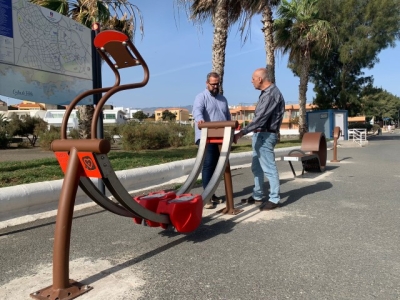 Playas pone en marcha aparatos biosaludables y cargadores solares en La Garita y Melenara