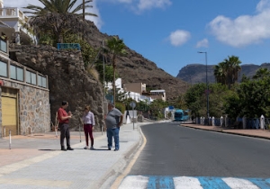 El Ayuntamiento renueva aceras y mejora la accesibilidad en un tramo de la avenida El Marinero