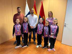 El alcalde de Telde felicita a las medallistas de bronce nacionales del Club Attenya