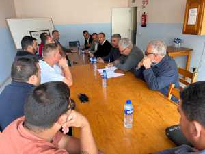 Gobierno y Cabildo abordan la situación de la actividad pesquera en Tazacorte tras el pago de la ayuda para paliar las pérdidas por la erupción