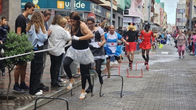 Daniel Eliecer Sosa gana la exitosa carrera de tacones del Carnaval de Telde 2024