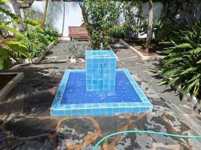 La ‘fuente azul’ de la Casa-Museo Antonio Padrón luce como nunca tras su limpieza