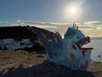 Una sardina de fantasía aparece varada en Tufia y desata la expectación del carnaval teldense