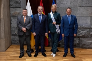 El presidente de Canarias recibe a la reina del Carnaval del Hogar Canario Venezolano de Caracas