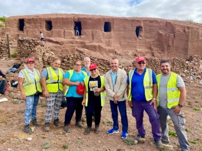 Telde realiza una limpieza del yacimiento arqueológico de Las Huesas junto a estudiantes del instituto del barrio