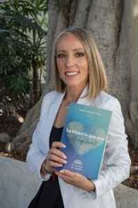 Demelza González presenta en la Biblioteca Insular ‘La historia que eres: un viaje hacia ti’