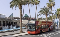 El Centro Comercial Las Arenas y la guagua turística de City Sightseeing firman una alianza para este 2023