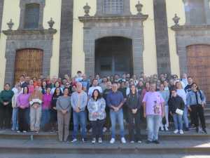 El alcalde de Guía, Alfredo Gonçalves Ferreira, da la bienvenida a las 100 personas que integran los cinco nuevos Programas de Formación en Alternancia con el Empleo