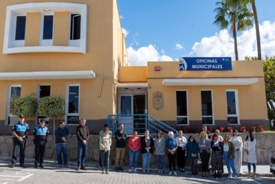 Mogán guarda cinco minutos de silencio en el primer aniversario de la guerra en  Ucrania