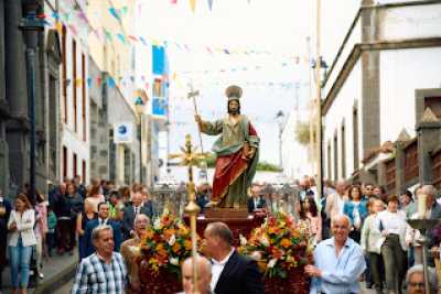 San Judas Tadeo recorre las calles de la Villa de Moya acompañado de sus fieles