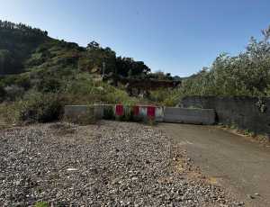 Vecinos de Guía ven frenados los avances en el acceso a sus casas por la carretera Bascamao–Piedra Molino ante la inacción del concejal de Obras, Juan Jiménez, tras un año en el gobierno
