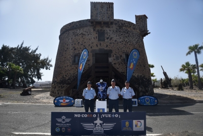 El torreón de Gando testigo de la presentación de la camiseta de la XVIII Media Maratón MACAN