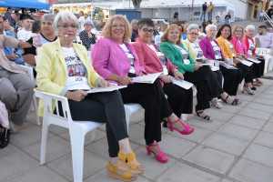 Comienzan las fiestas de La Atalaya con la lectura del pregón a cargo de 'Las Chicas de las Carrozas'