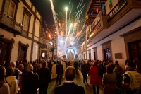 Las candelas iluminan la Villa de Moya en honor a Nuestra Señora de Candelaria