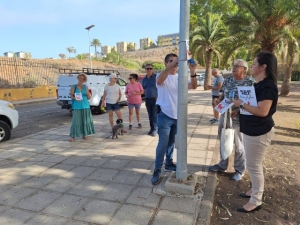 La Asociación Cultural ‘Jinanimals’ instala dispensadores de bolsitas para perros en el parque La Condesa y en el de las Mil Palmeras