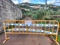 La aparición de una cueva bajo la carretera de Hoya del Pedregal obliga al cierre total de esta vía de las medianías guienses