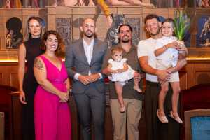 Gáldar da la bienvenida a la niña Mariam