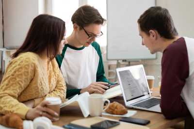 Universidades publica el segundo listado definitivo de becas al estudiantado en centros fuera de Canarias