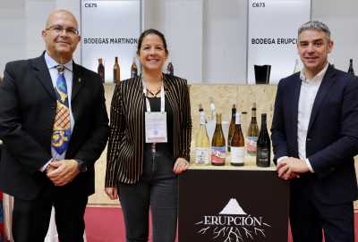 La enóloga canaria Amor López, de la bodega lanzaroteña Erupción, reconocida en BWW con el premio Isabel Mijares