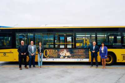 La Feria Europea del Queso arranca su promoción con dos vehículos de Guaguas Municipales