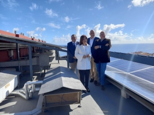 La alcaldesa felicita al Grupo Sanitario ICOT por su apuesta por las energías renovables con una planta fotovoltaica de su hospital en Telde