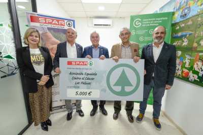 SPAR Gran Canaria dona 5.000 euros a la Asociación Española Contra el Cáncer