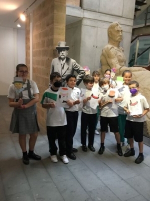 Las visitas escolares a la Casa-Museo Pérez Galdós escudriñan su biblioteca para descubrir las lecturas preferidas del autor