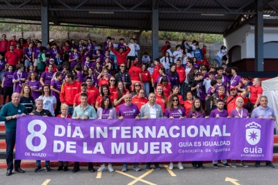 Más de un centenar de alumnos del IES Guía y del IES Noroeste se suman a la celebración del Día Internacional de la Mujer