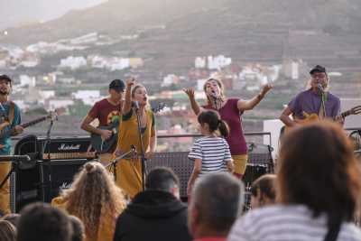 El grupo Jarea transforma la arqueología en música en vivo en Cueva Pintada