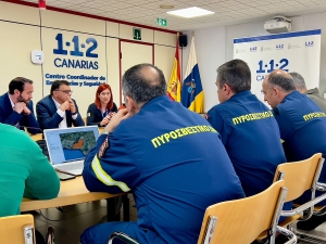 El consejero Manuel Miranda recibe a la delegación de la Brigada Helénica de Bomberos