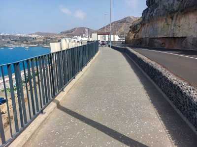 El Ayuntamiento adjudica la renovación de la barandilla y muro del paseo peatonal entre Arguineguín y Patalavaca