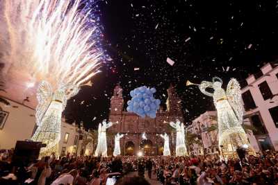 Las Palmas de Gran Canaria brilló en su encendido ante las 5.000 personas que se dieron cita en Santa Ana