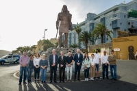 Una escultura de más de cuatro metros que representa al Guanarteme Artemi Semidán da la bienvenida a Gáldar