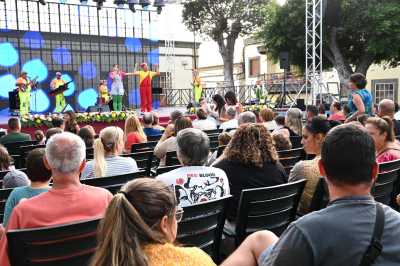 El grupo CantaJuego llenó la Plaza Grande de Guía de música,  diversión y colorido para los más pequeños en las fiestas de La Virgen