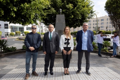 Las flores regresan al busto de Felo Monzón en el 113 aniversario de su nacimiento