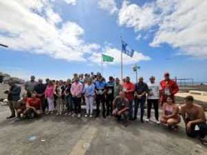 Telde vuelve a lucir sus cuatro Banderas Azules como reconocimiento a la calidad de sus playas